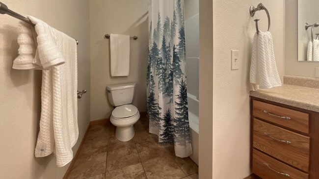 Building Photo - 1214 N 16th Ave