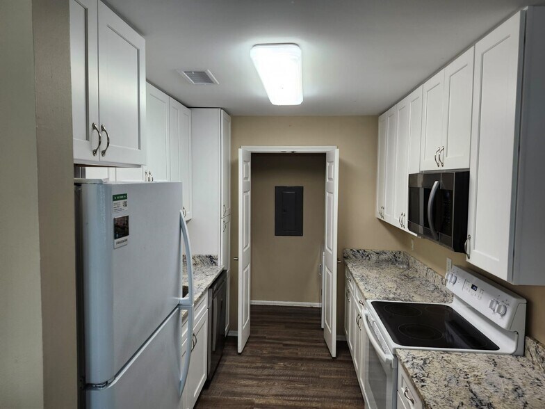 Kitchen - 50 Pebble Beach Cv