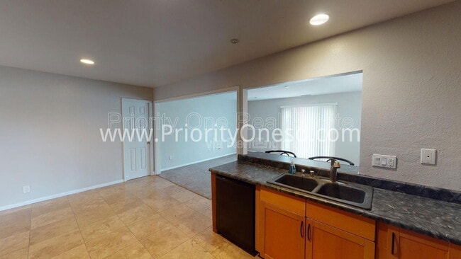 Building Photo - 10360 Londonderry Ave