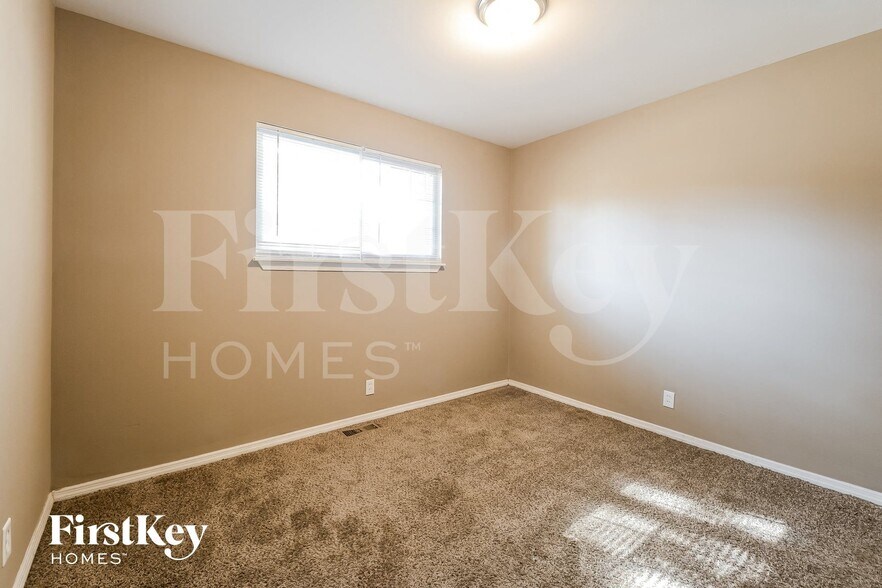 Building Photo - 385 Humes Ln
