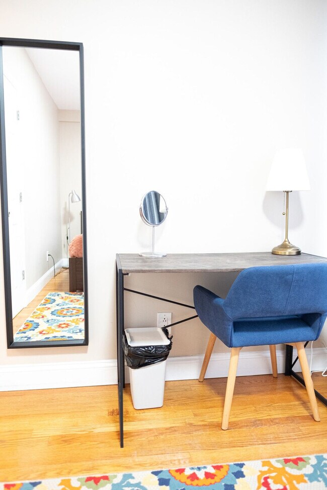 Building Photo - 230 W 113th St