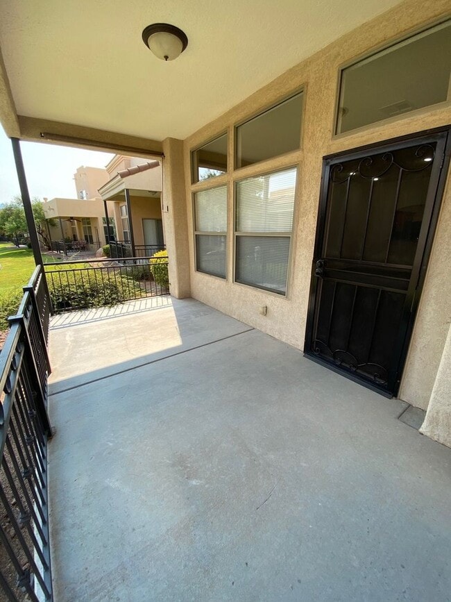 Building Photo - Beautiful 2 Bedroom Del Prado Condominium ...