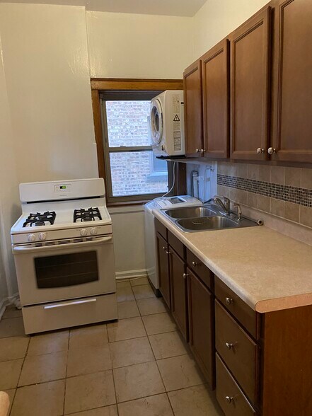 Kitchen - 5704 S Kimbark Ave