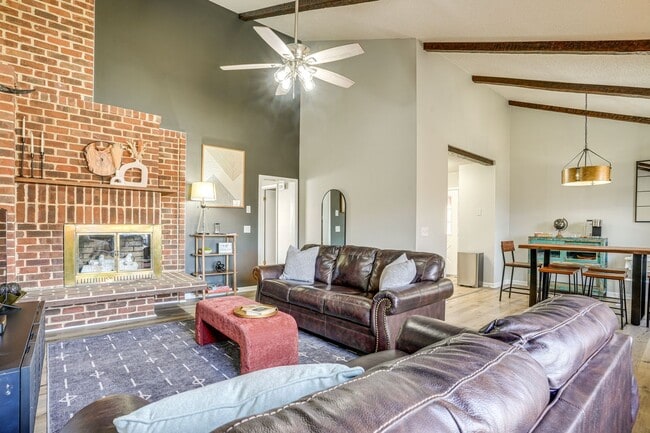 Building Photo - Spacious 2BR Home Near JMU –