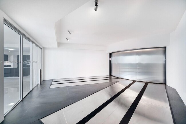 Building Photo - 18555 Collins Ave