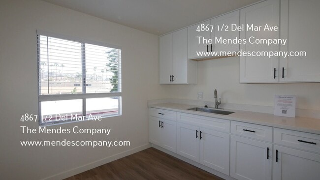 Building Photo - 4867 1/2 Del Mar Avenue-