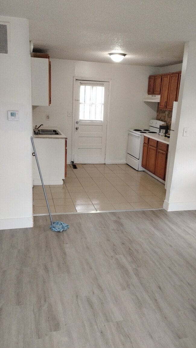 Building Photo - 5732 E 40th Terrace