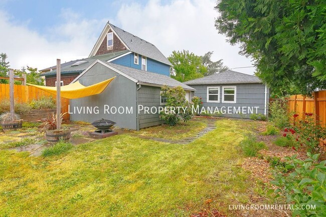 Building Photo - 6118 SE Reedway St