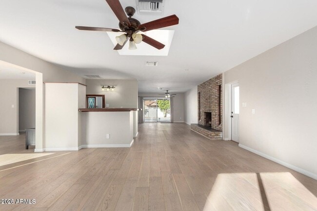 Building Photo - 1874 E Geneva Dr