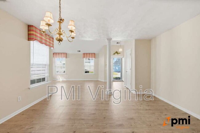 Building Photo - 1002 Nicklaus Dr