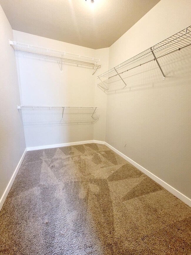 Building Photo - 7376 Peachleaf Dr