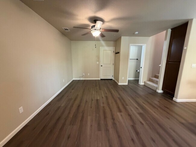 Building Photo - 1194 Velarde Cir