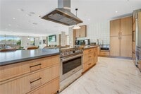 Building Photo - 160 School St