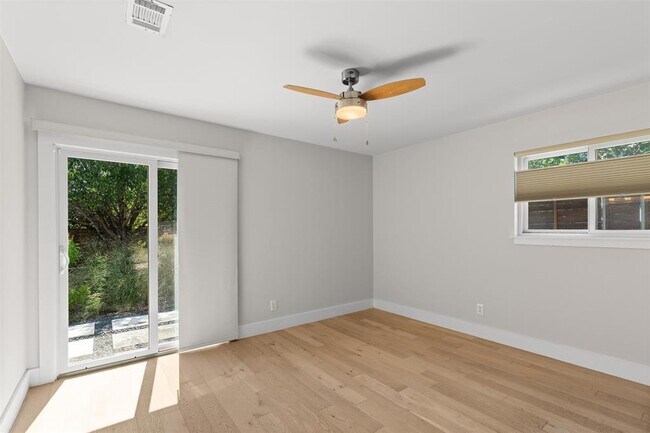 Building Photo - 5405 Fairmont Cir