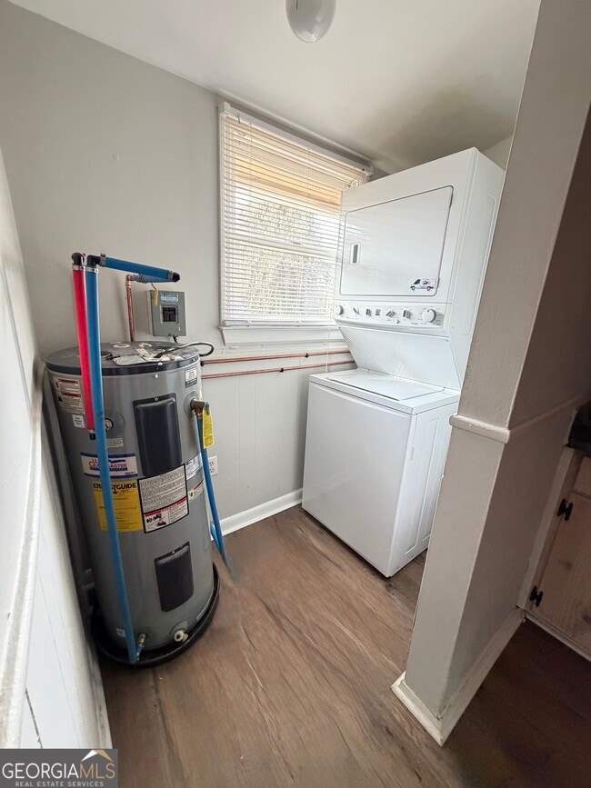 Building Photo - 127 Pineview Dr