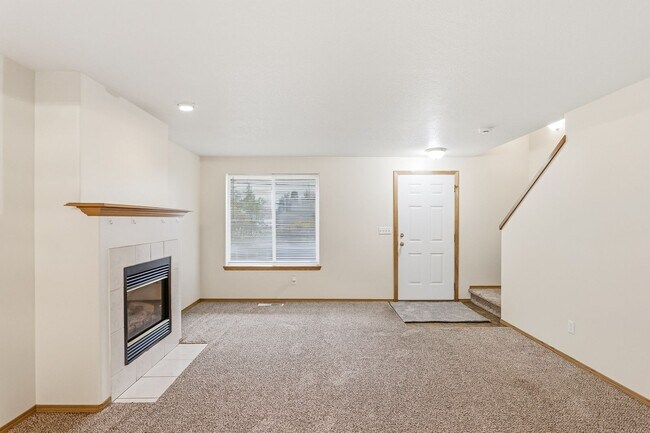 Building Photo - 3 Bedroom Home Near Woodstock Neighborhood