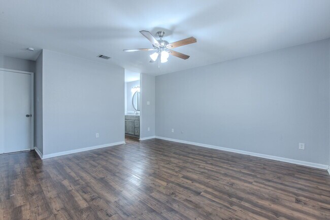 Building Photo - 6824 Edmond Ave