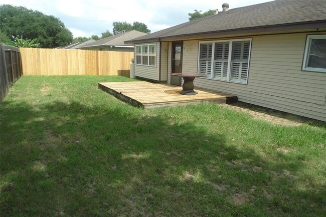 Building Photo - 14122 Bateau Dr