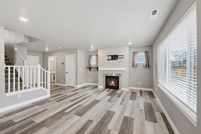 Building Photo - Spacious Newer Lacey Home | 3-Bed Home with A/C, Gas Fireplace, Bonus Loft & Fully Fenced Backyard!