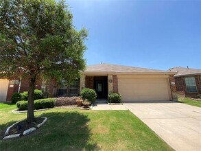 Building Photo - 848 Lake Forest Trl