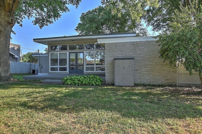 Building Photo - 2001 Hermitage Dr