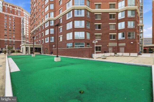 Building Photo - 2121 Jamieson Ave