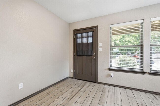 Building Photo - 1804 Glenmore Ave