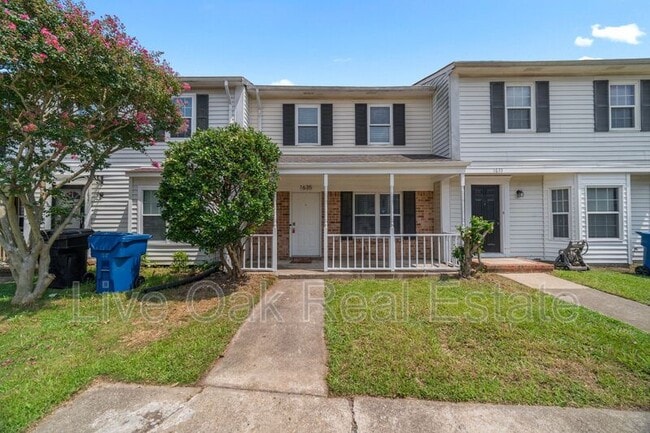 Primary Photo - 1635 Fairfax Dr