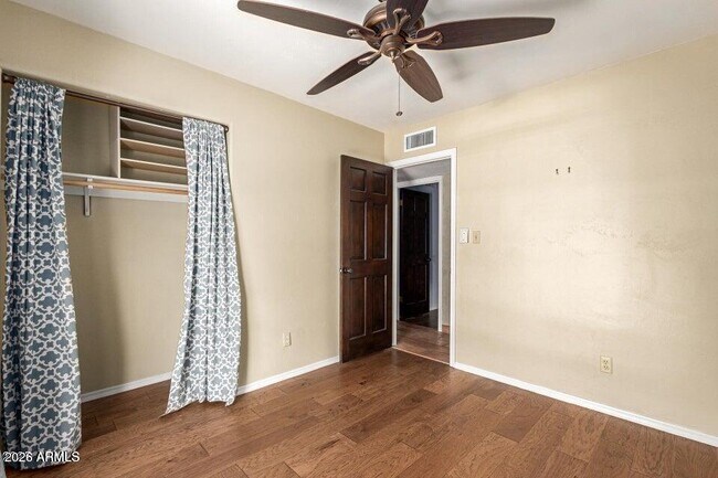 Building Photo - 239 E Aster Dr