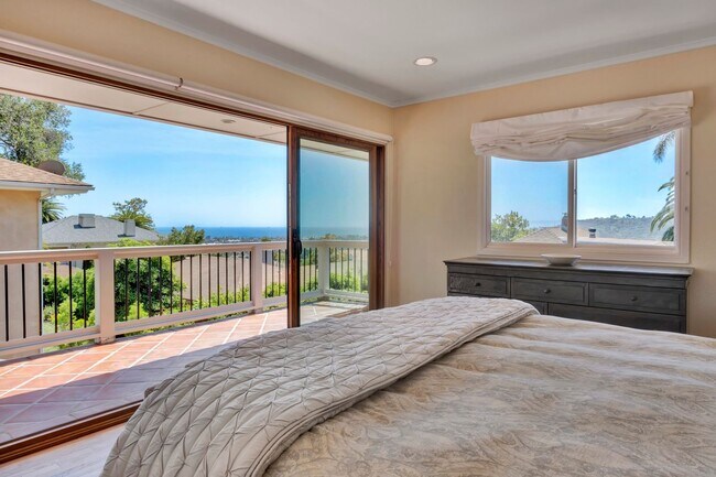 Building Photo - Beautiful 4 Bedroom 3 Bath Lower Riviera C...