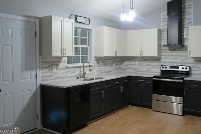 Building Photo - 2060 Bedford Ct