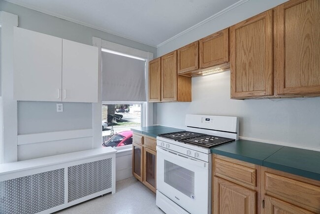 Building Photo - 2 Messervy St