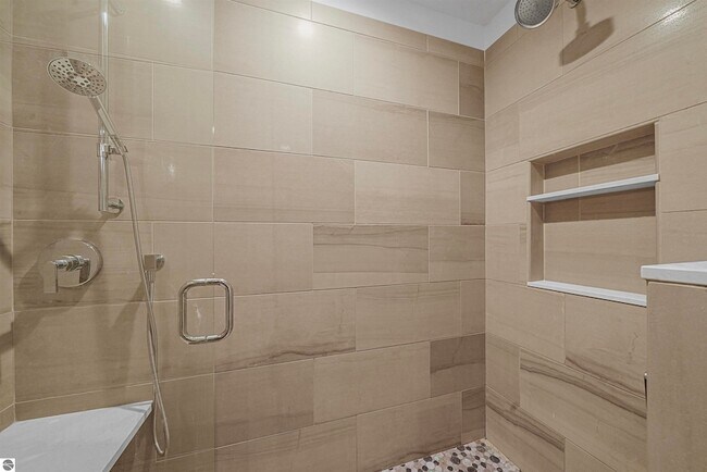 Building Photo - 7320 Peninsula Dr