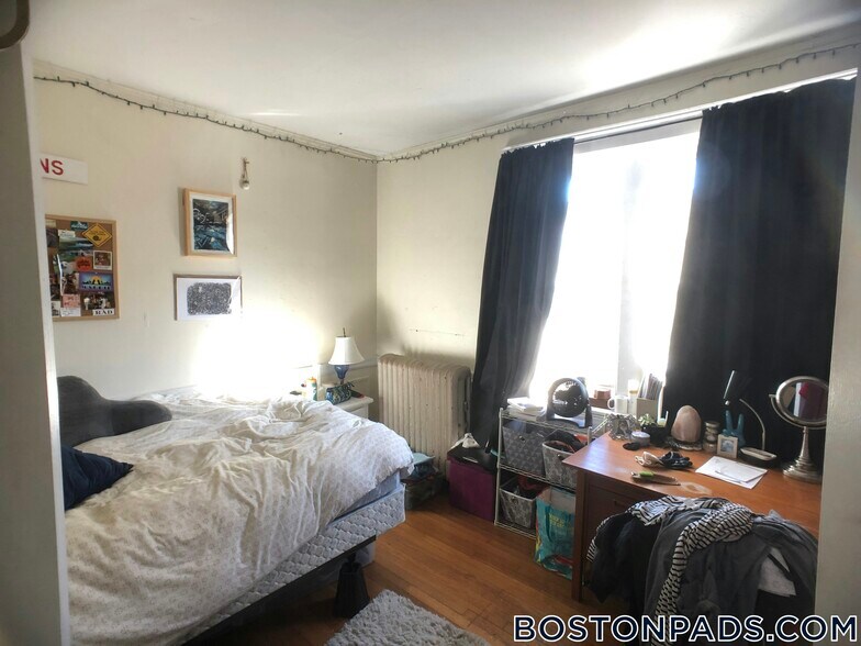 Building Photo - 316 St Paul St