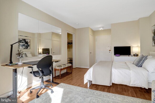 Building Photo - 1021 Arlington Blvd