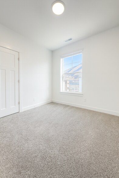 Building Photo - 4777 Alder Dr