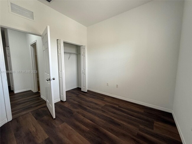 Building Photo - 8800 NW 107 Ct