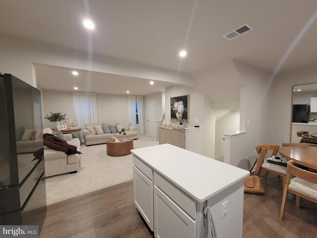 Building Photo - 2582 Laurel Pk Dr