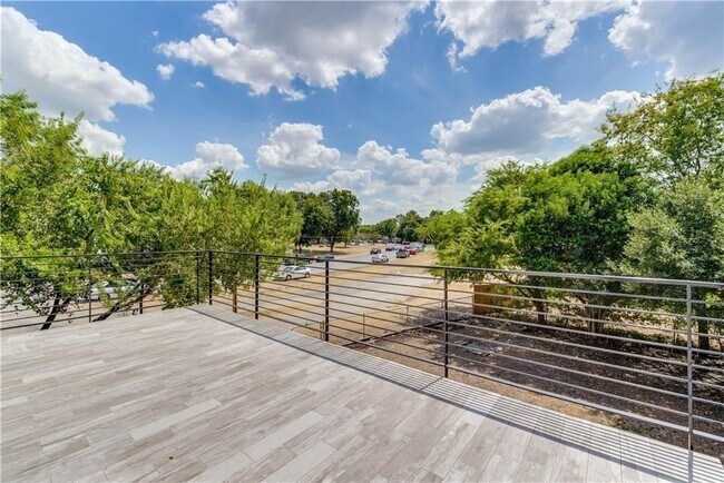 Building Photo - 8411 Bowling Green Dr