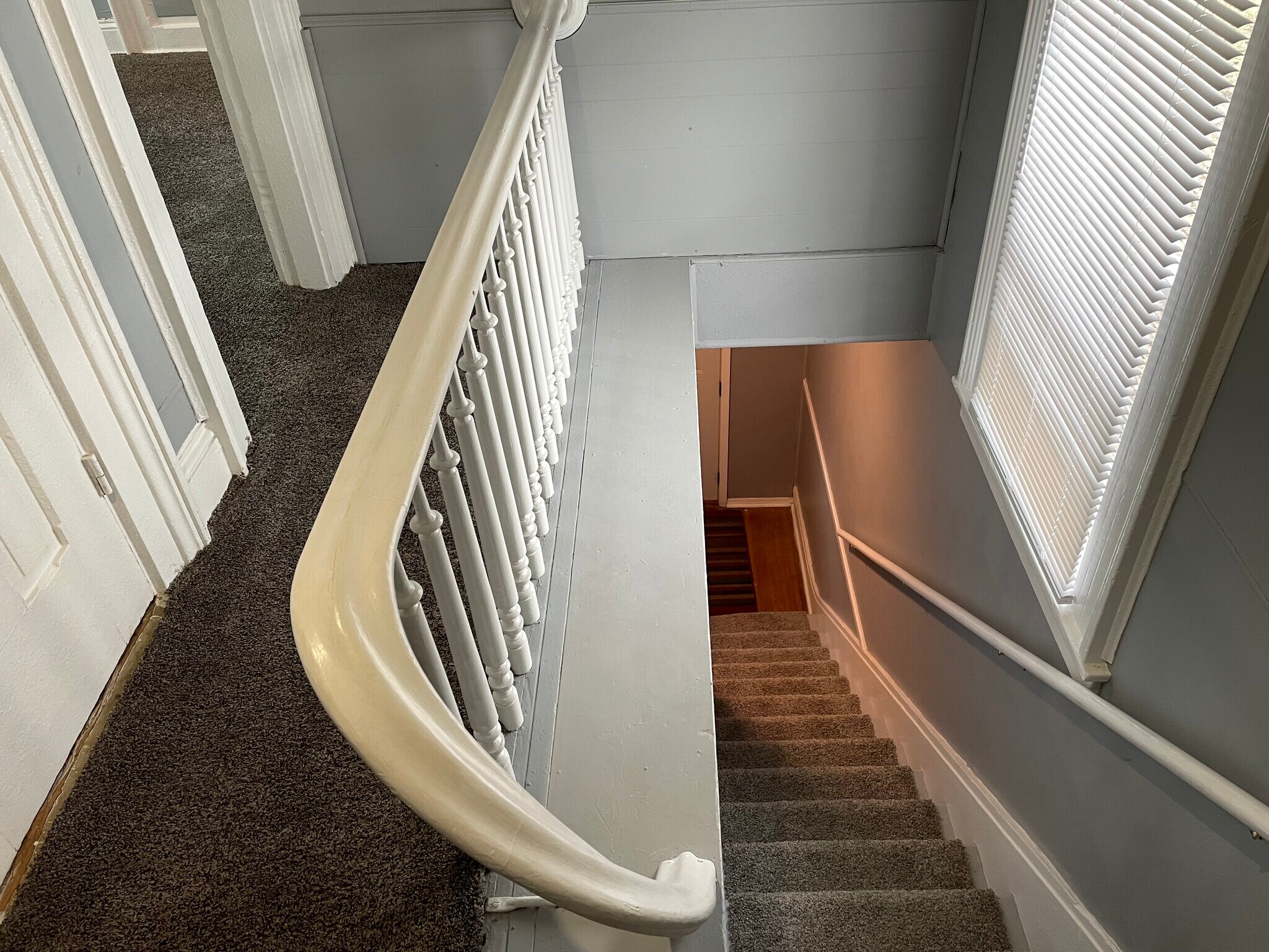 Building Photo - 210 S Woodlawn Ave