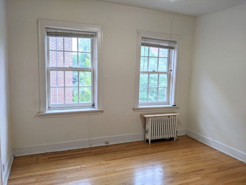 Building Photo - 1452 Oak Ave