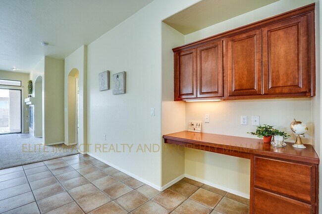 Building Photo - 316 W Sunrise Vista Dr