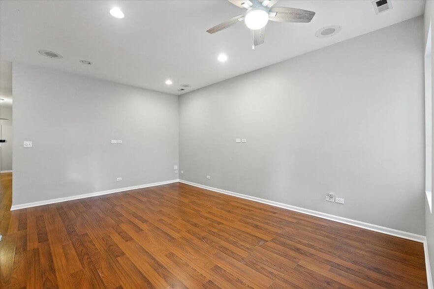 Building Photo - 7717 N Marshfield Ave