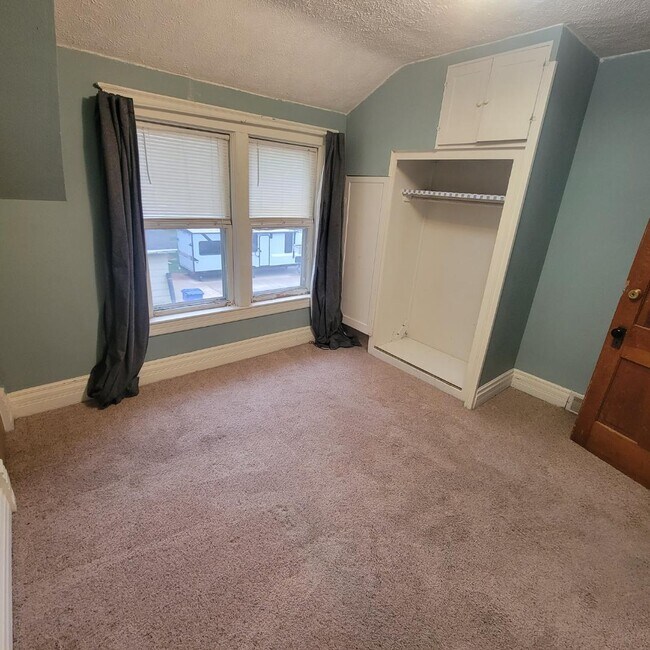 Building Photo - 825 Madison St