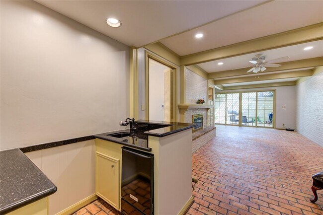 Building Photo - 7530 Del Monte Dr