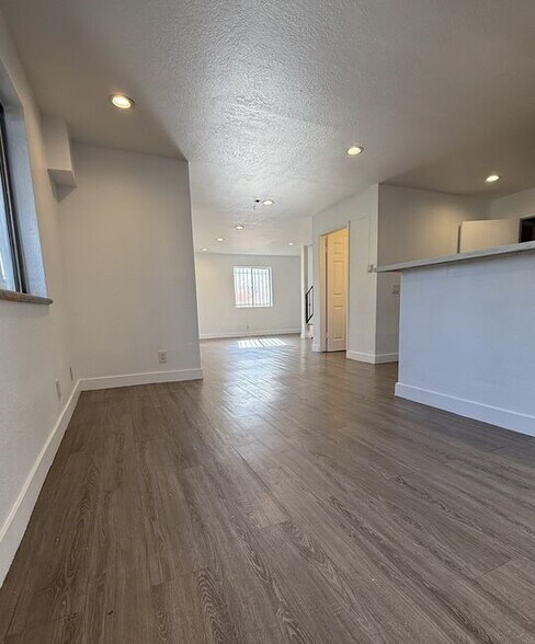 Building Photo - 1505 S Dunsmuir Ave