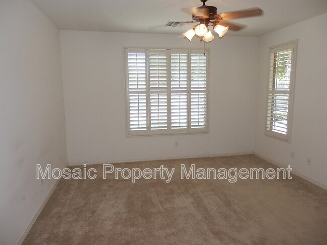 Building Photo - 3721 S Vineyard Ave