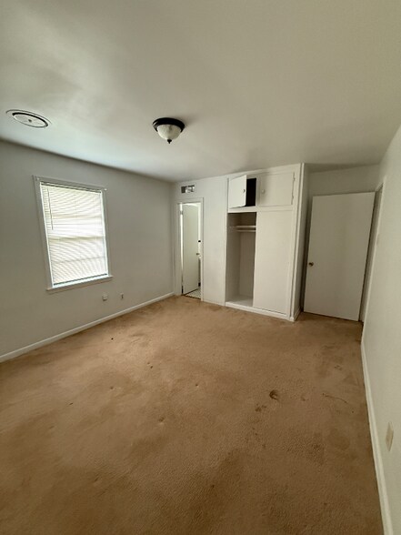 Building Photo - 1644 S White Station Rd