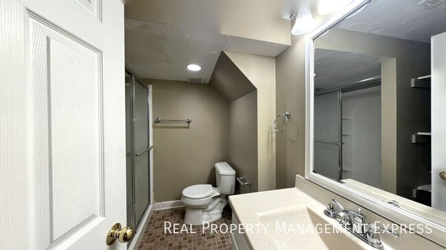 Building Photo - Spacious 3 Bedroom 2 Bathroom in Central S...