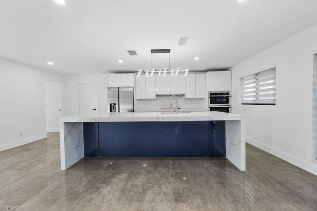 Building Photo - 112 Bayshore Dr